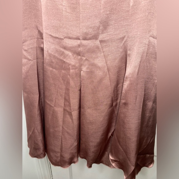 CLOCHE Elegant Satin Midi Skirt in Rose Pink - Picture 3 of 9